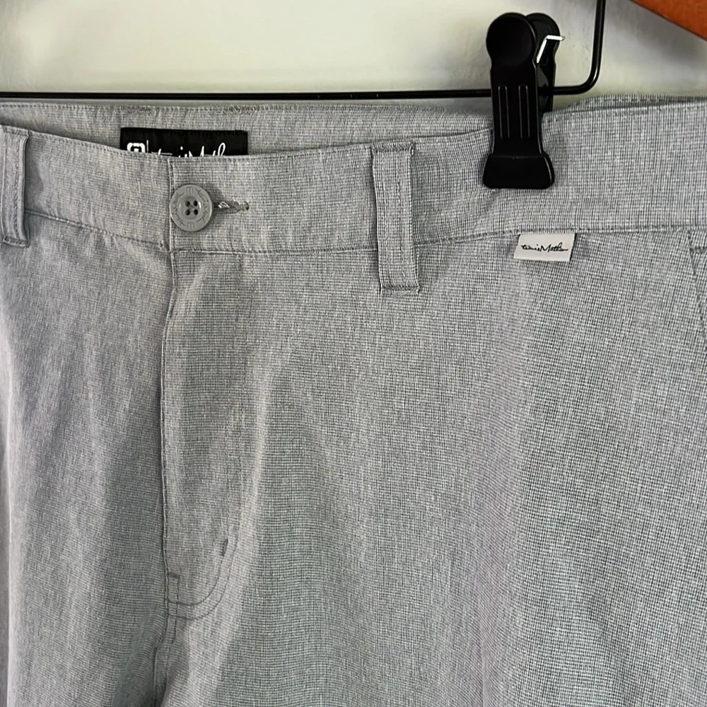Travis Mathew Men’s Chino Gray Flat Front Golf Shorts Size 40 Waist